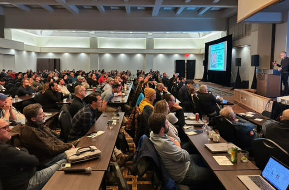 ZweiChirurgen beim Hernienkongress in den USA