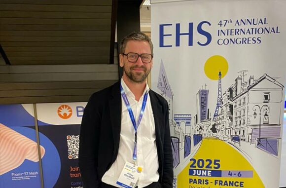 ZweiChirurgen beim Jahreskongress der Europäischen Herniengesellschaft (EHS)